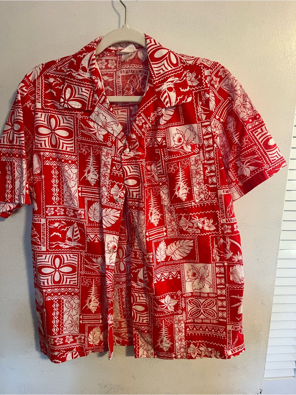 Red Hawaiian Print Short-Sleeve Button-Down Shirt